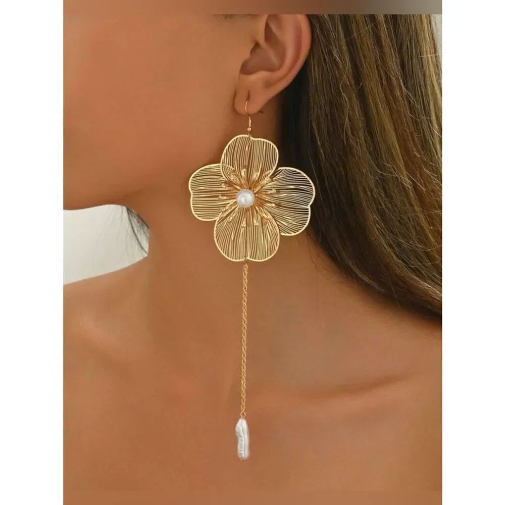 Gold Flower Drop Earrings A1877